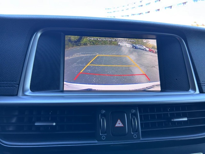 Kia Optima Vehicle Image 19