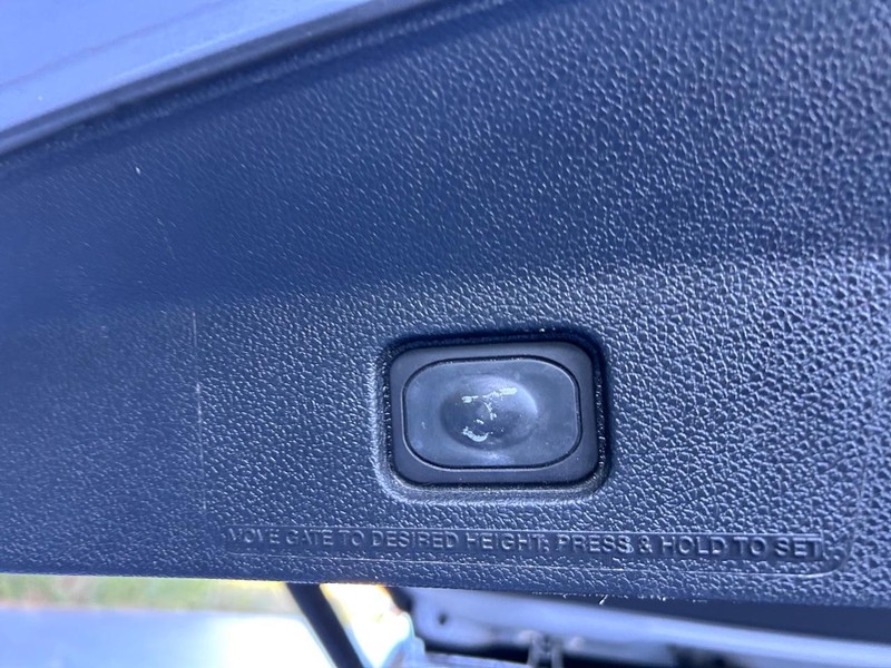 Ford Explorer Vehicle Image 06