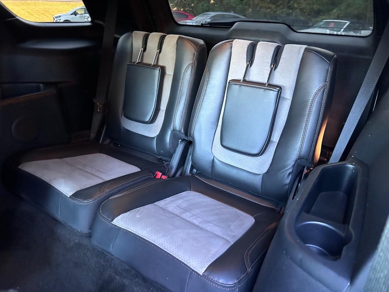 Ford Explorer Vehicle Image 08