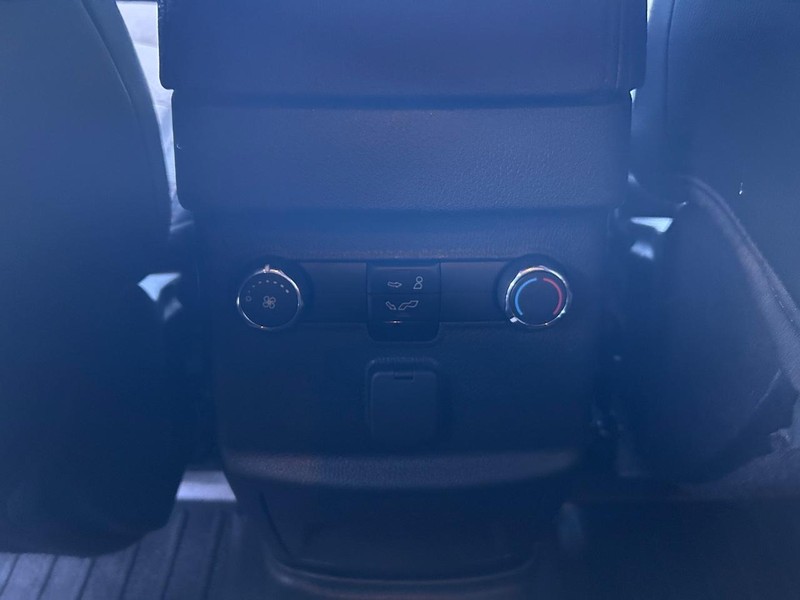 Ford Explorer Vehicle Image 10