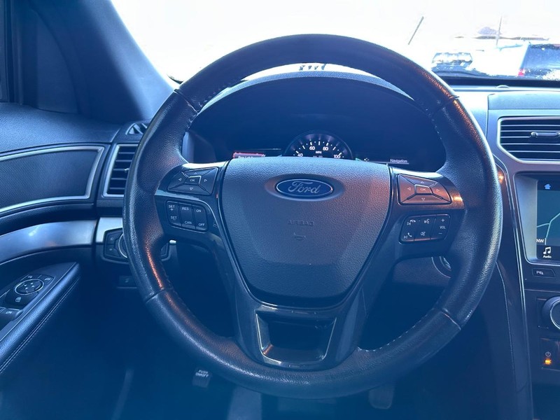 Ford Explorer Vehicle Image 12