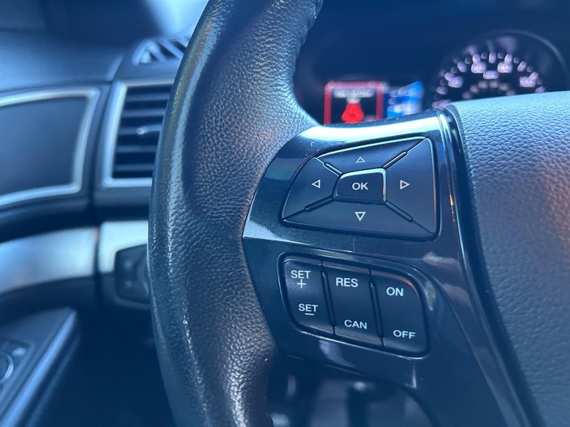 Ford Explorer Vehicle Image 13