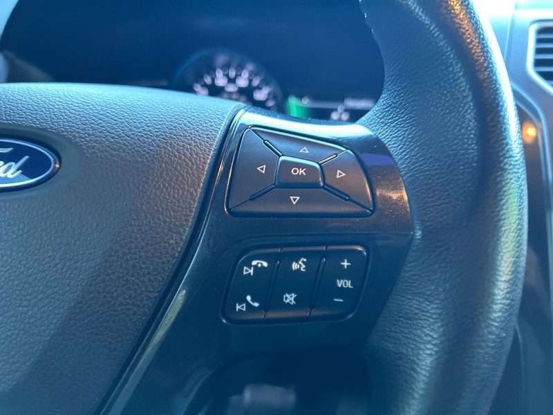 Ford Explorer Vehicle Image 14