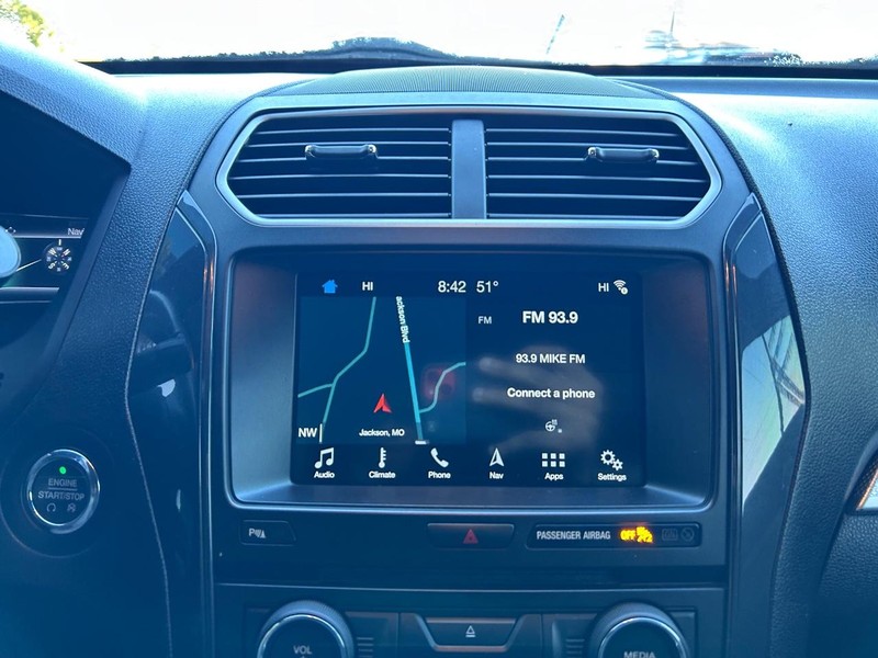 Ford Explorer Vehicle Image 15