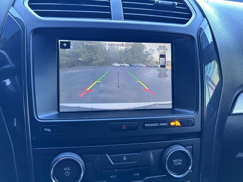 Ford Explorer Vehicle Image 22