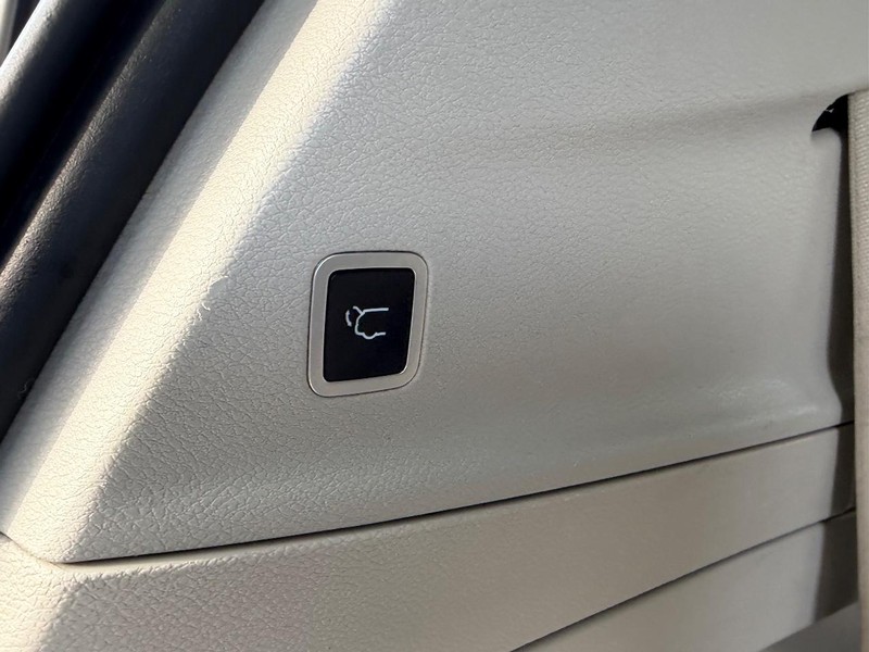 Chrysler Pacifica Vehicle Image 06