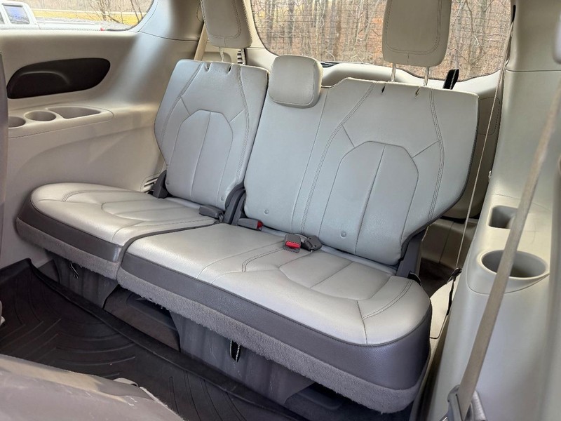 Chrysler Pacifica Vehicle Image 08