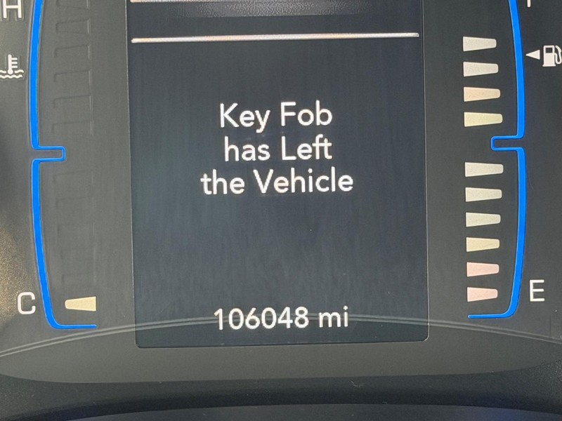 Chrysler Pacifica Vehicle Image 21