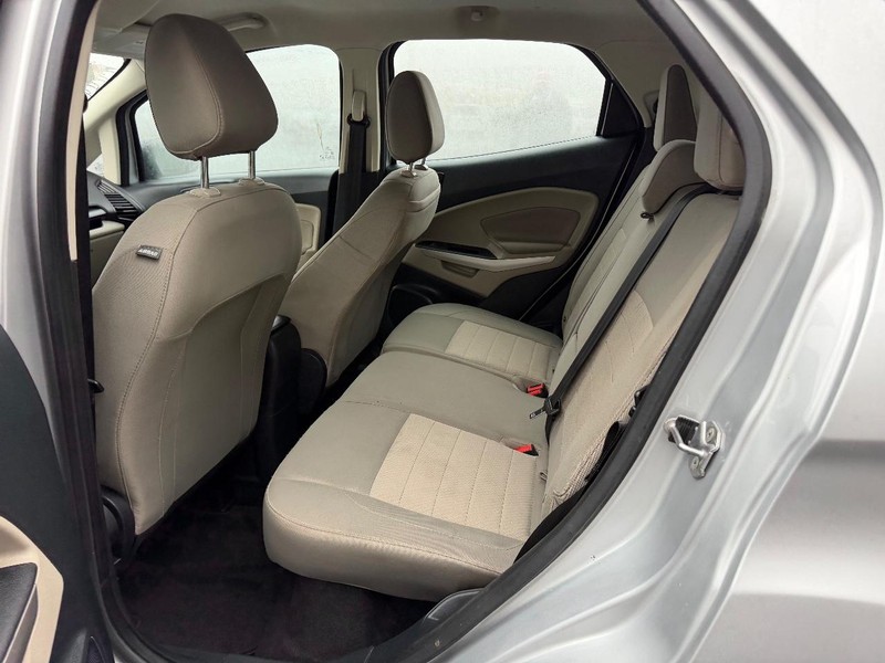 Ford EcoSport Vehicle Full-screen Gallery Image 07