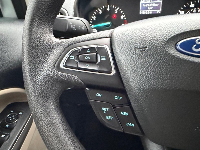 Ford EcoSport Vehicle Full-screen Gallery Image 10