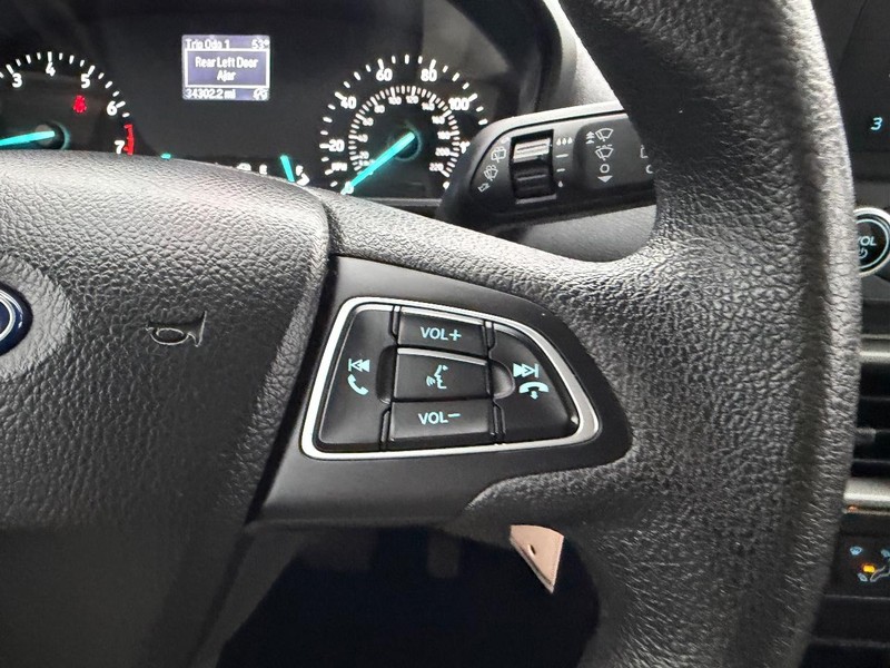 Ford EcoSport Vehicle Full-screen Gallery Image 11