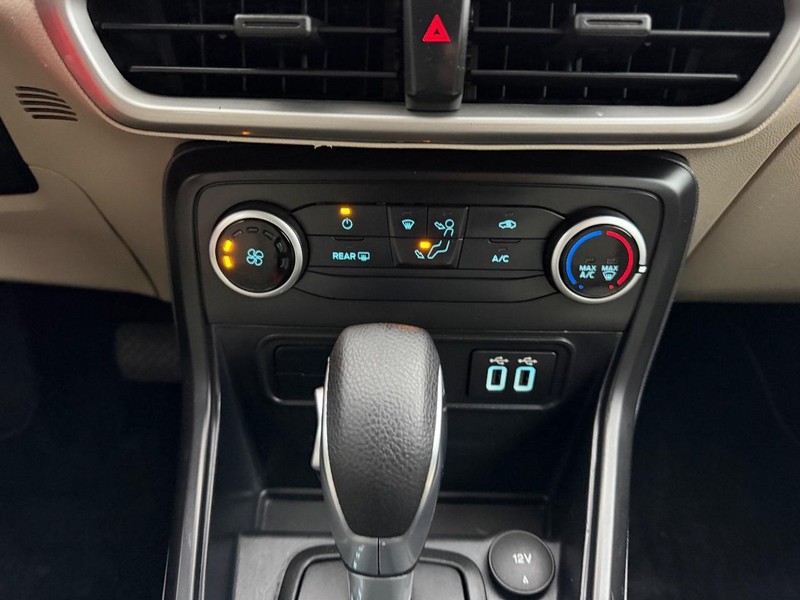 Ford EcoSport Vehicle Full-screen Gallery Image 13