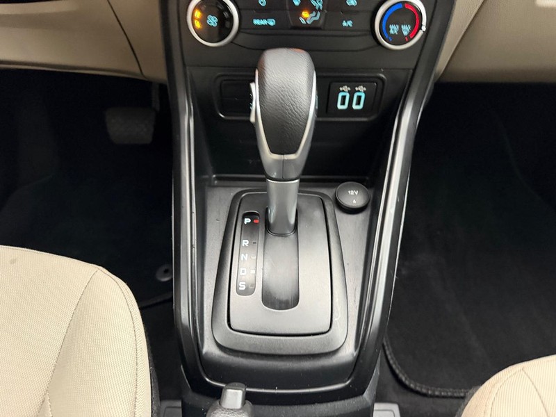 Ford EcoSport Vehicle Full-screen Gallery Image 14