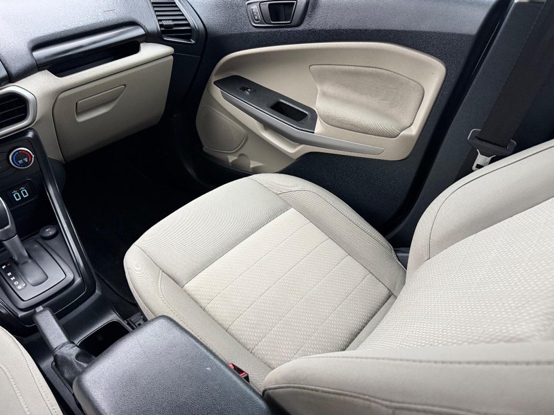 Ford EcoSport Vehicle Full-screen Gallery Image 15