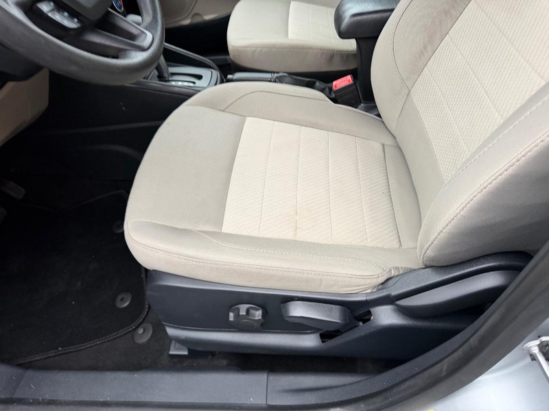 Ford EcoSport Vehicle Full-screen Gallery Image 17