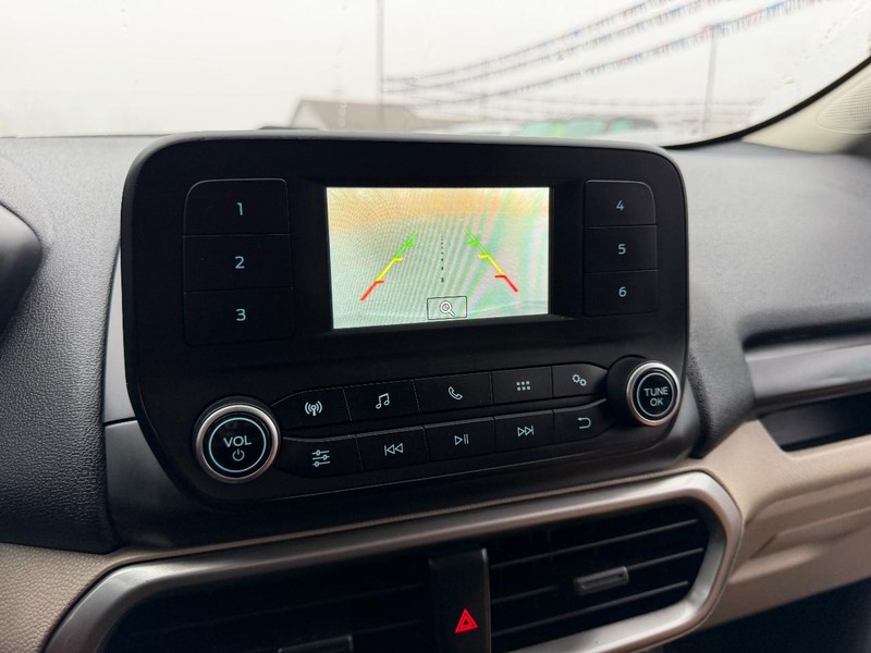 Ford EcoSport Vehicle Full-screen Gallery Image 19