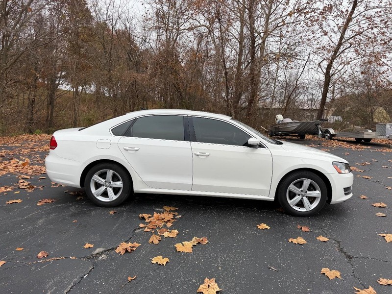 Volkswagen Passat Vehicle Image 02