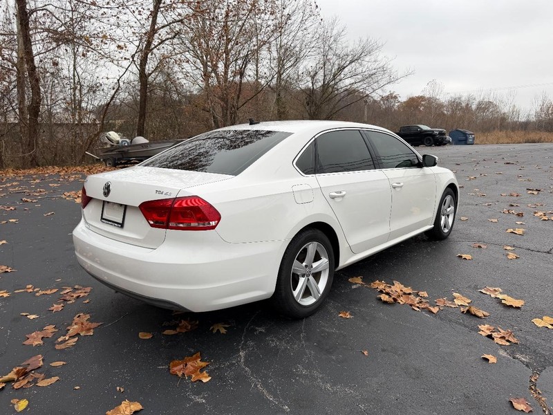 Volkswagen Passat Vehicle Image 03