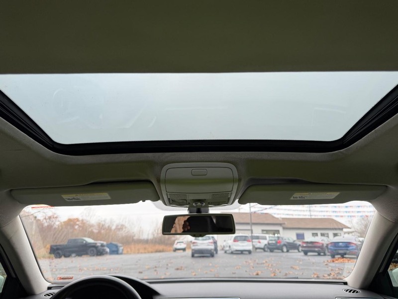 Volkswagen Passat Vehicle Image 08