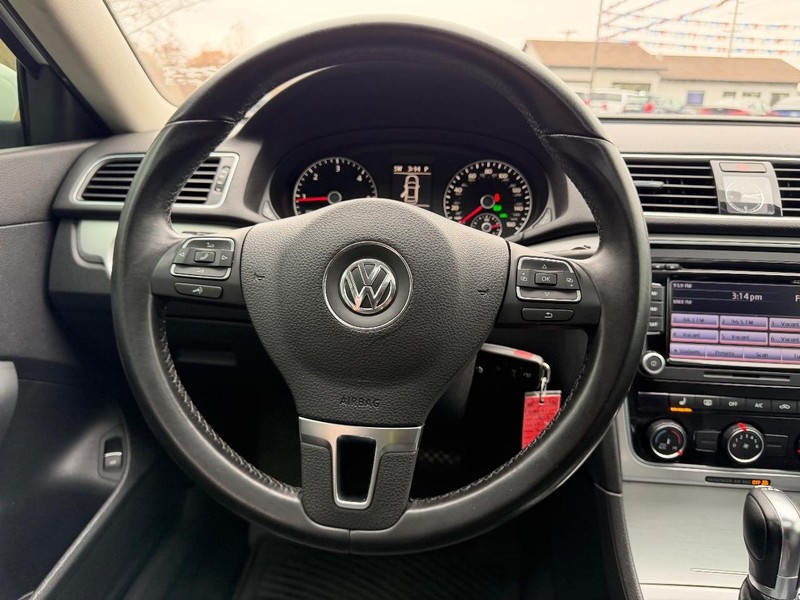 Volkswagen Passat Vehicle Image 10