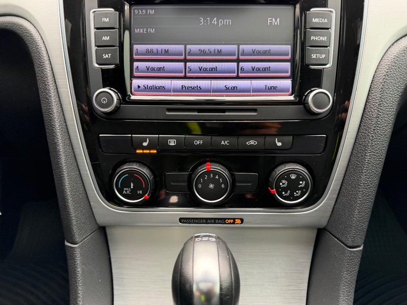 Volkswagen Passat Vehicle Image 14