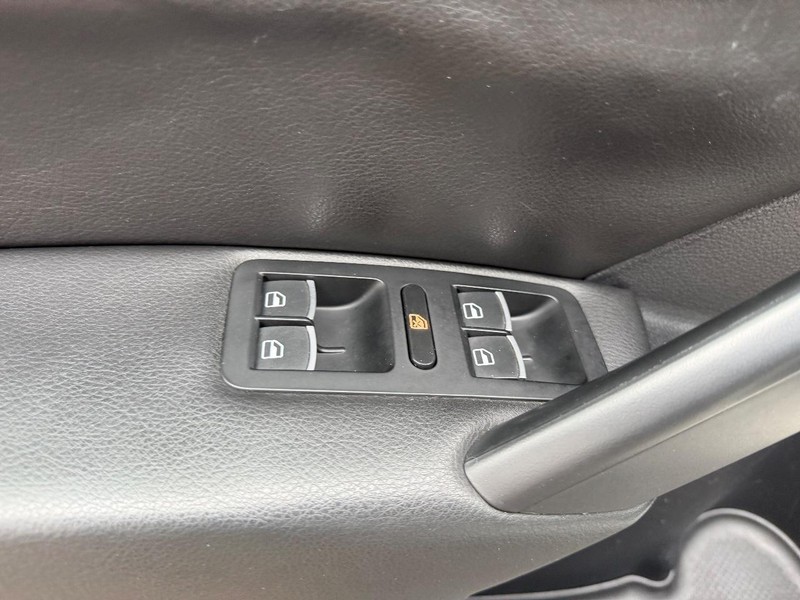 Volkswagen Passat Vehicle Image 17