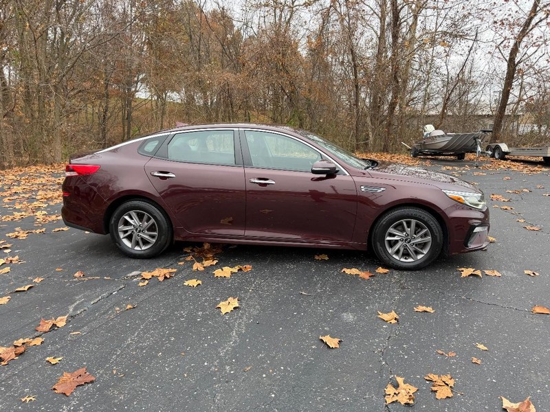 Kia Optima Vehicle Image 02