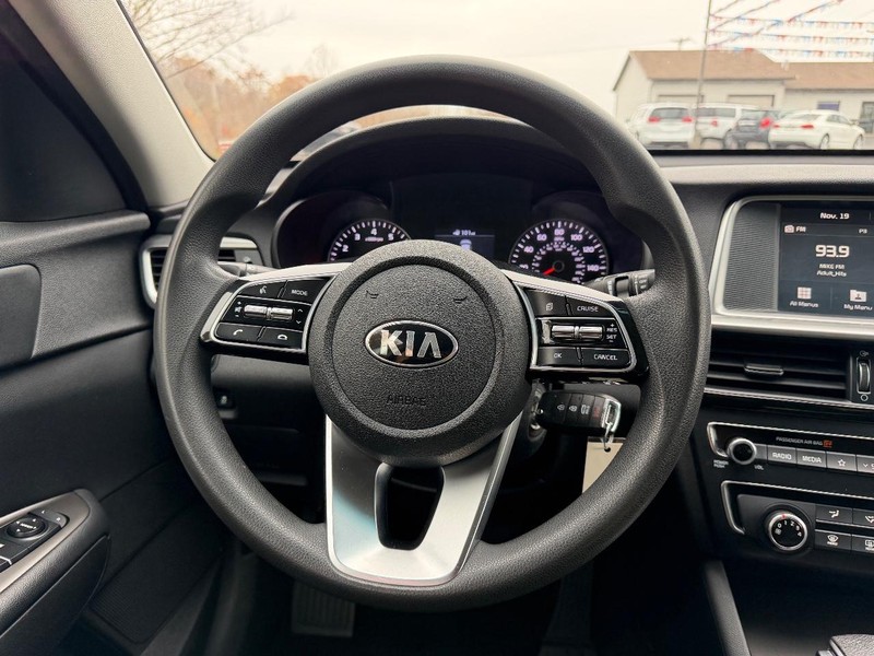 Kia Optima Vehicle Image 09
