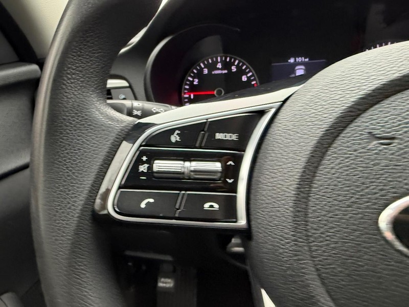 Kia Optima Vehicle Image 10