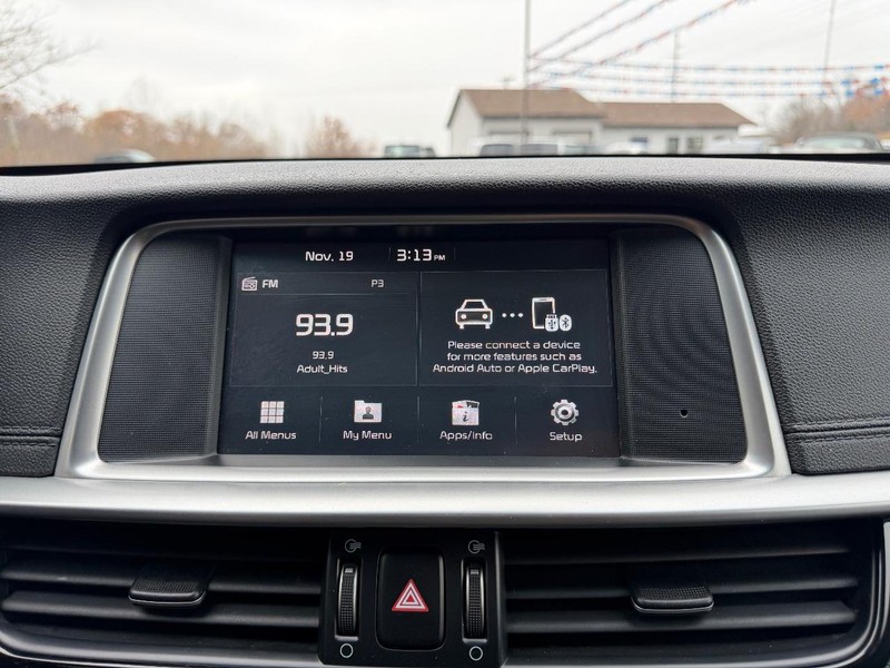 Kia Optima Vehicle Image 12