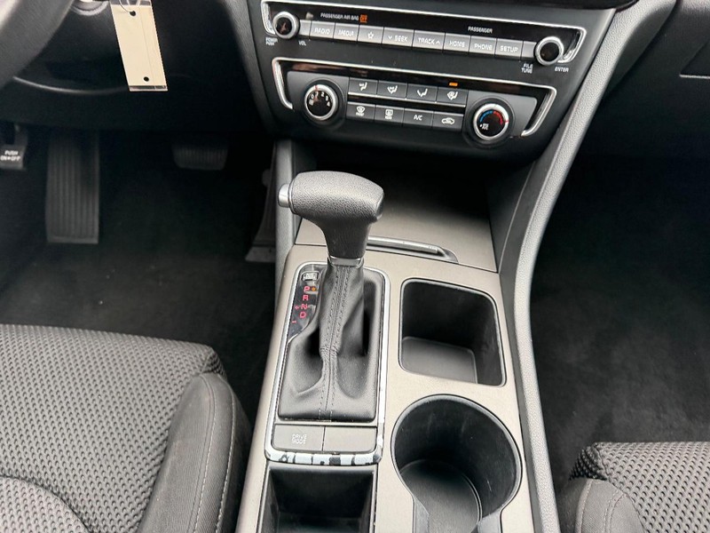 Kia Optima Vehicle Image 14