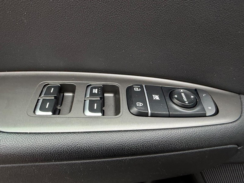 Kia Optima Vehicle Image 16