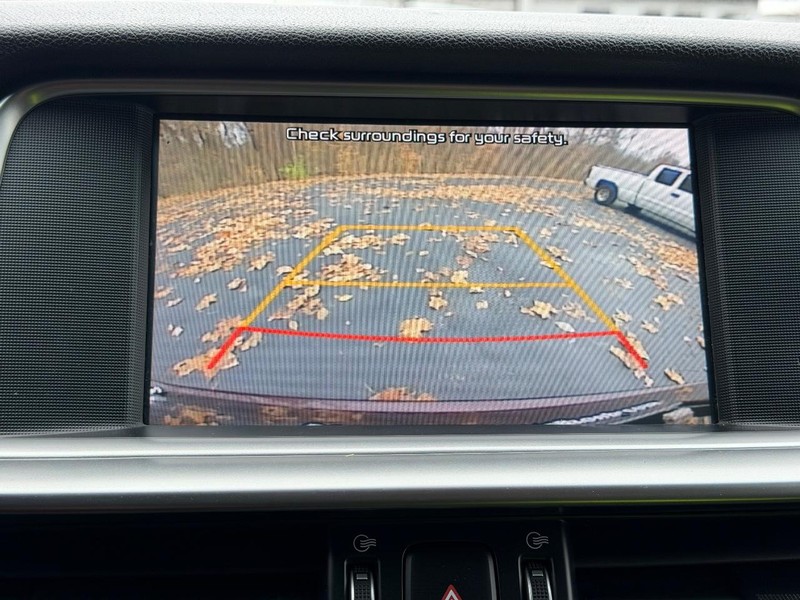 Kia Optima Vehicle Image 19