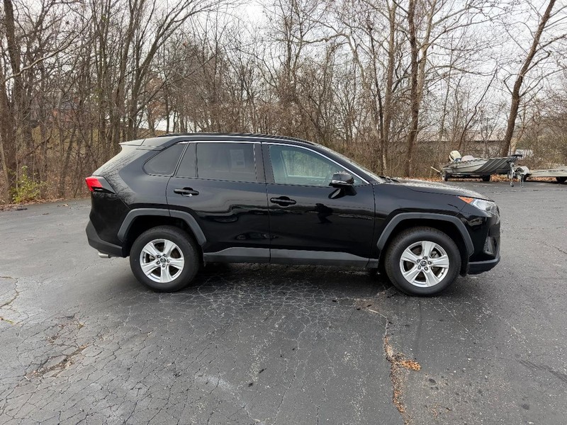 Toyota RAV4 Vehicle Image 02