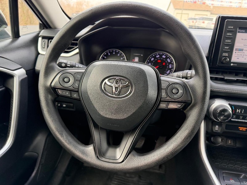 Toyota RAV4 Vehicle Image 09