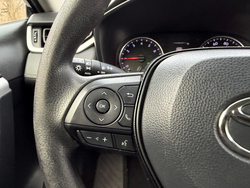 Toyota RAV4 Vehicle Image 10