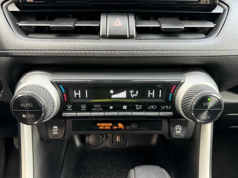 Toyota RAV4 Vehicle Image 13