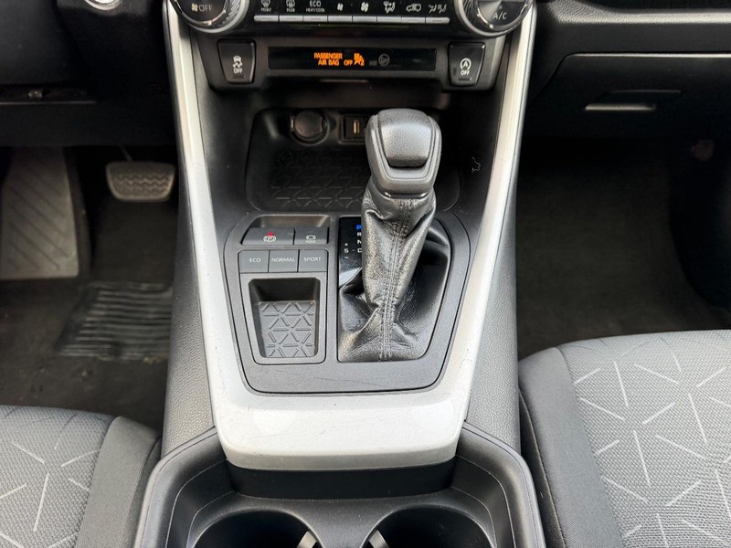 Toyota RAV4 Vehicle Image 14