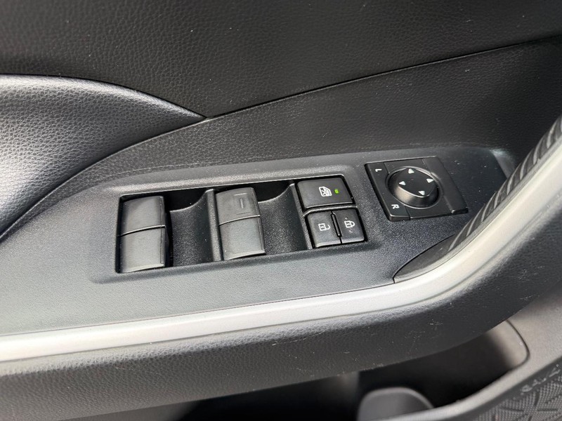 Toyota RAV4 Vehicle Image 16