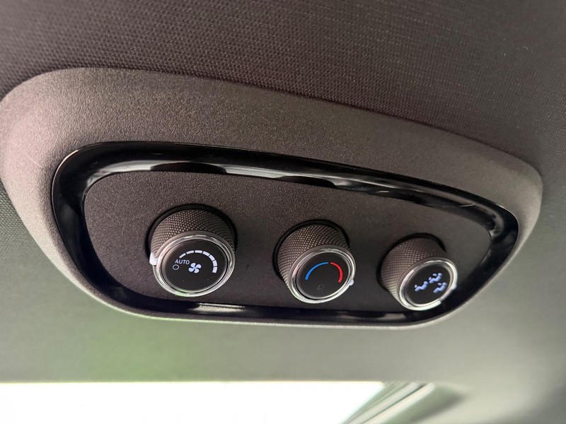 Dodge Durango Vehicle Image 11