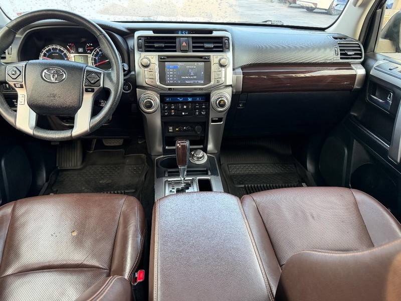 Toyota 4Runner Vehicle Image 09