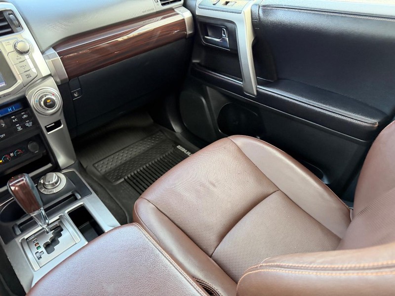 Toyota 4Runner Vehicle Image 16