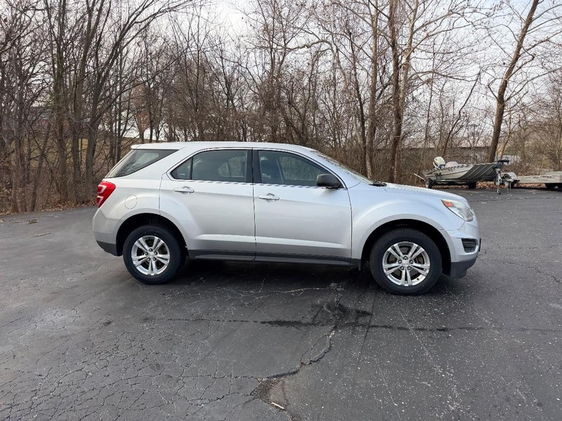 Chevrolet Equinox Vehicle Image 02