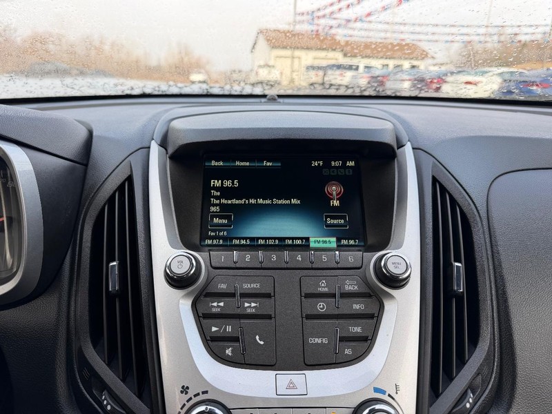 Chevrolet Equinox Vehicle Image 12