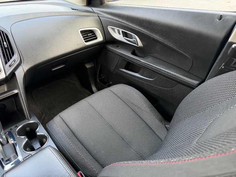 Chevrolet Equinox Vehicle Image 15