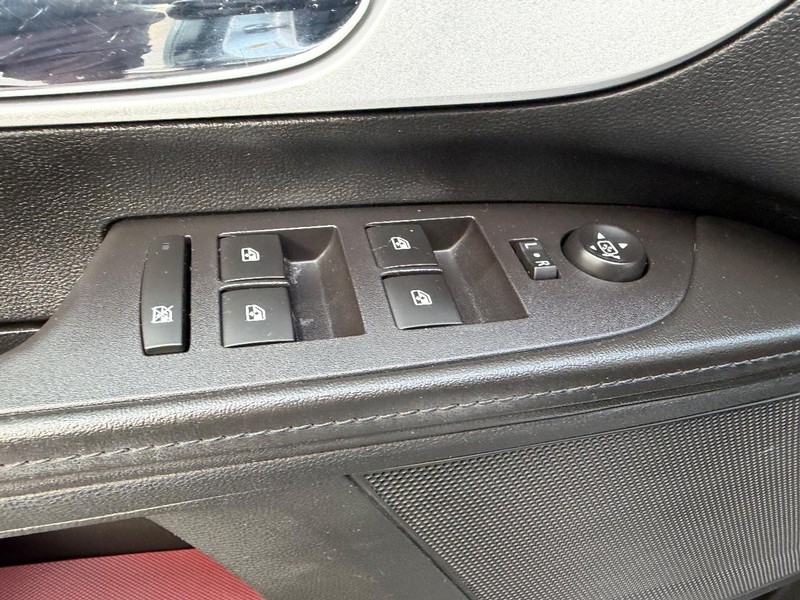 Chevrolet Equinox Vehicle Image 16