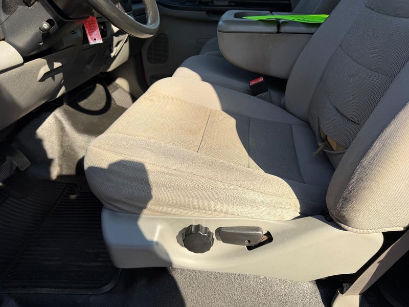 Ford Super Duty F-250 Vehicle Image 16