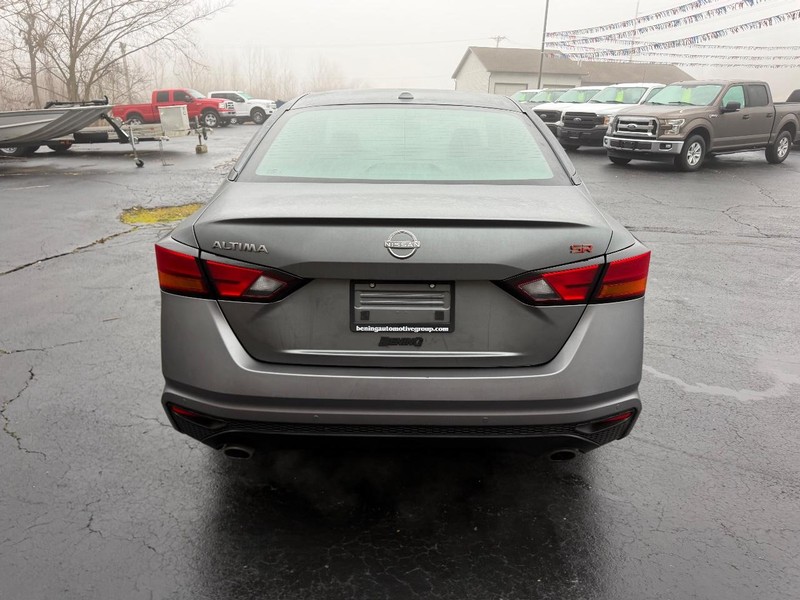 Nissan Altima Vehicle Image 04