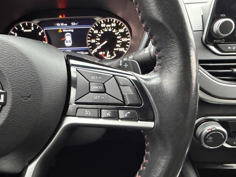 Nissan Altima Vehicle Image 11