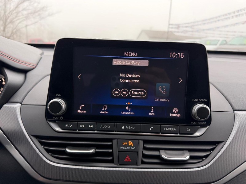 Nissan Altima Vehicle Image 12